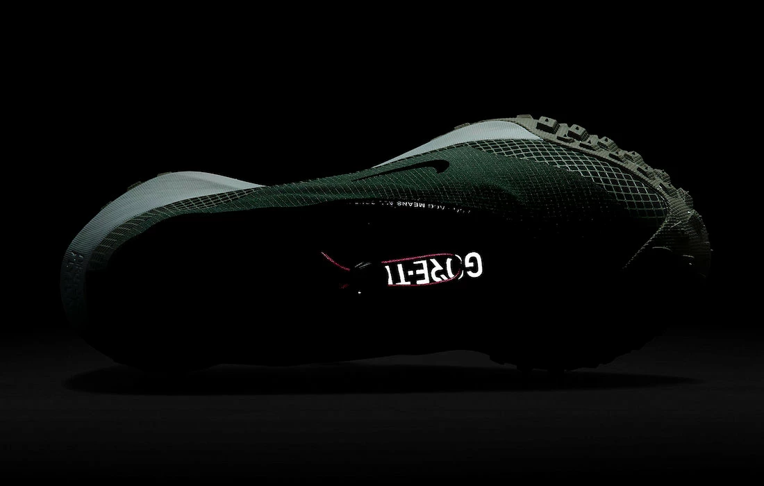 Nike ACG Moutain Fly Gore-Tex Clay Green Black CT2904-300 - Image 4