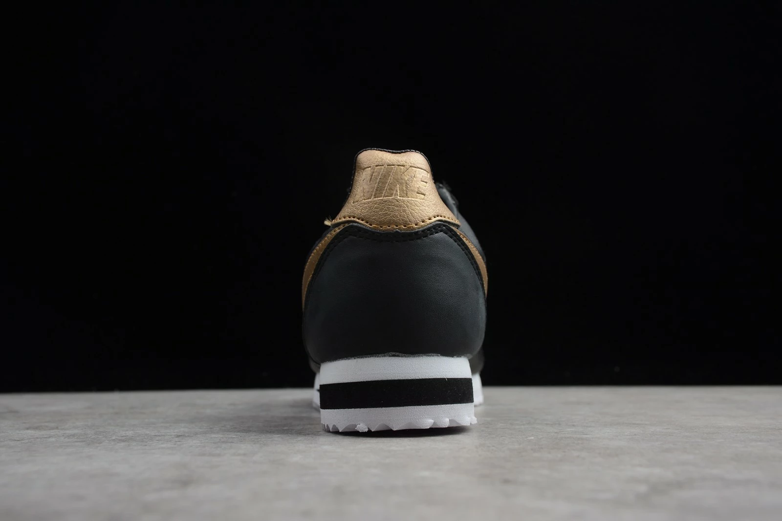Nike Classic Cortez SE Black Metallic Gold White 902801 002 - Image 4