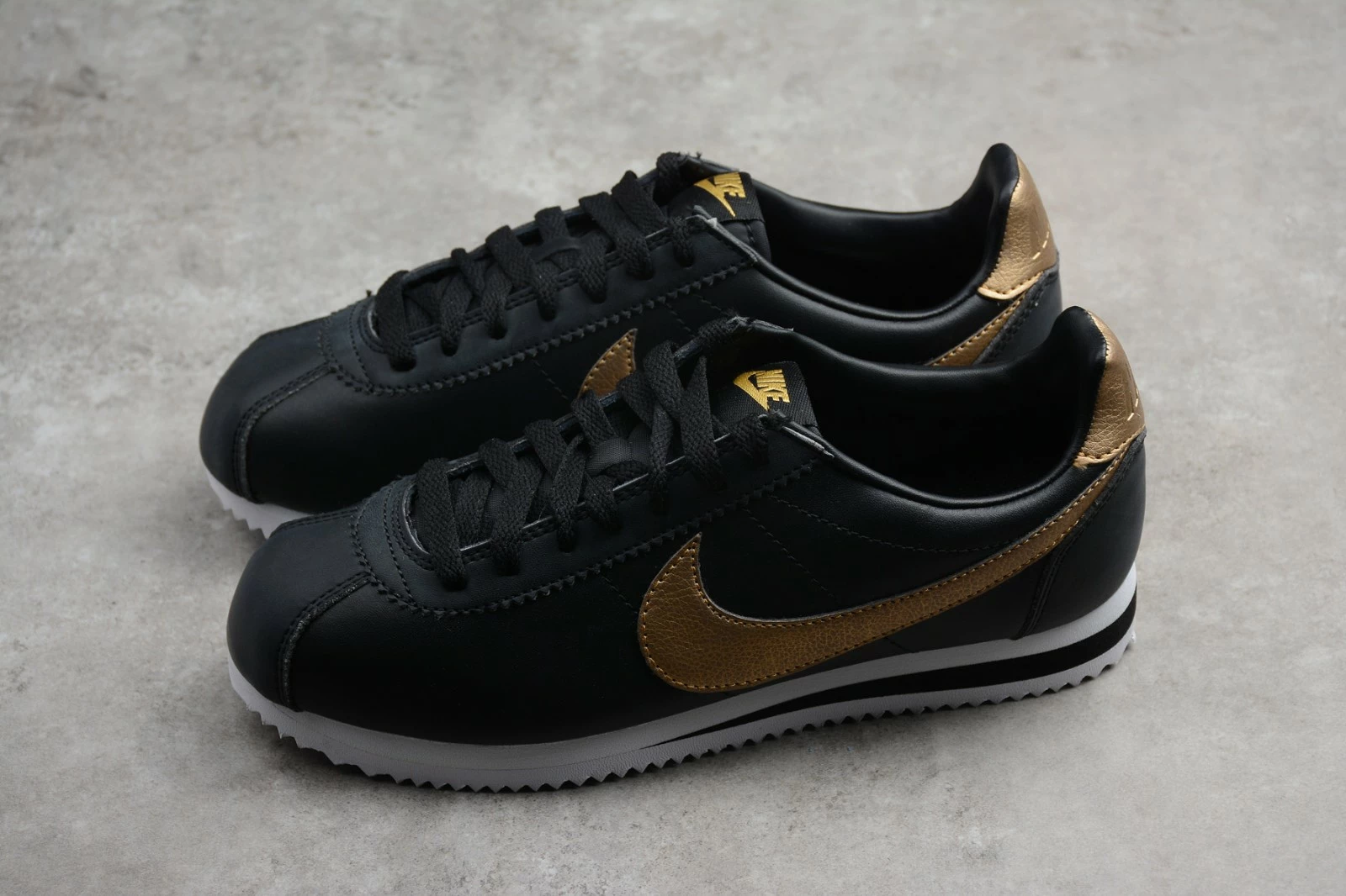 Nike Classic Cortez SE Black Metallic Gold White 902801 002 - Image 6